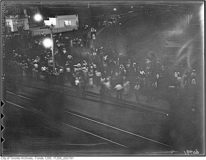 fonds 1266, Globe and Mail fonds